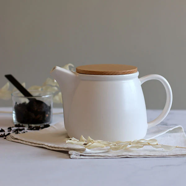 Théière Mona en porcelaine blanche et couvercle en bois de hêtre 1L Ogo
