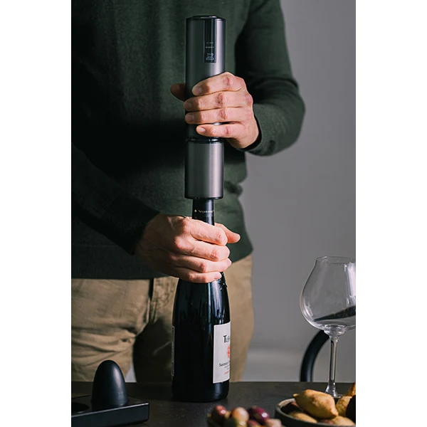 Tire-bouchon électrique rechargeable Elis Touch carbone lithium ion Peugeot