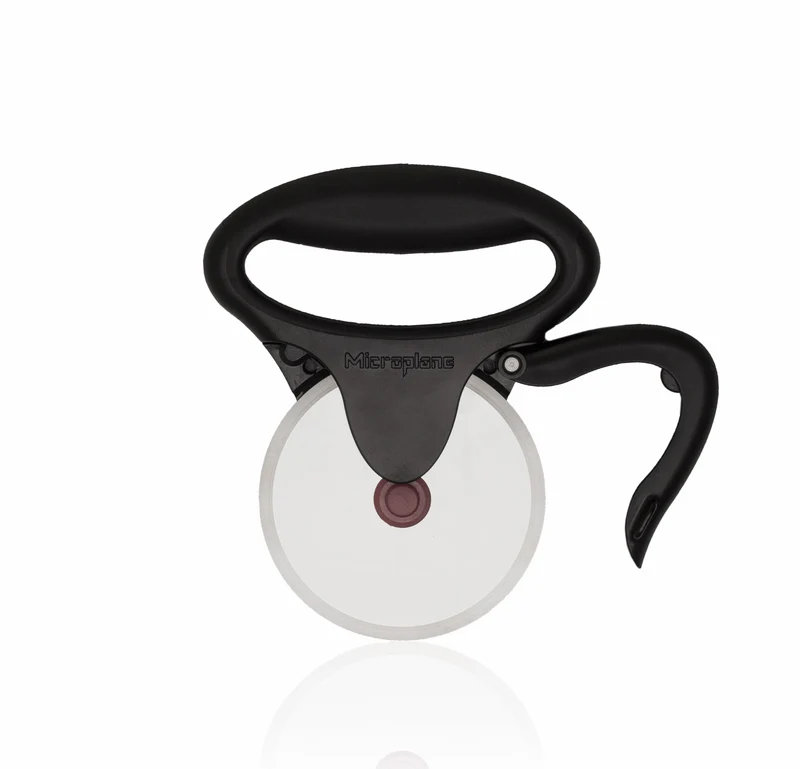 Roulette à pizza avec poignée